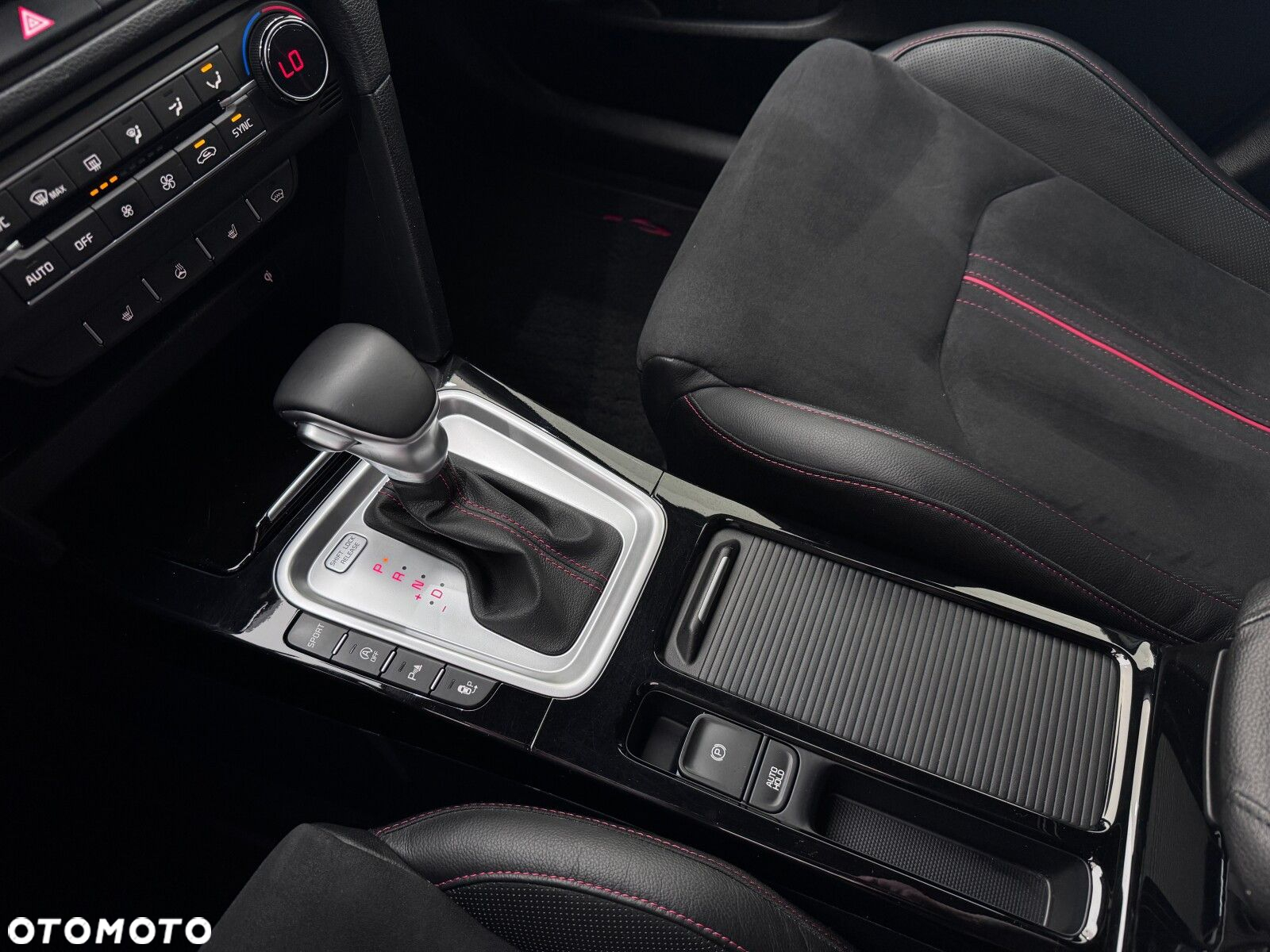 Kia ProCeed 1.6 T-GDI GT DCT - 28