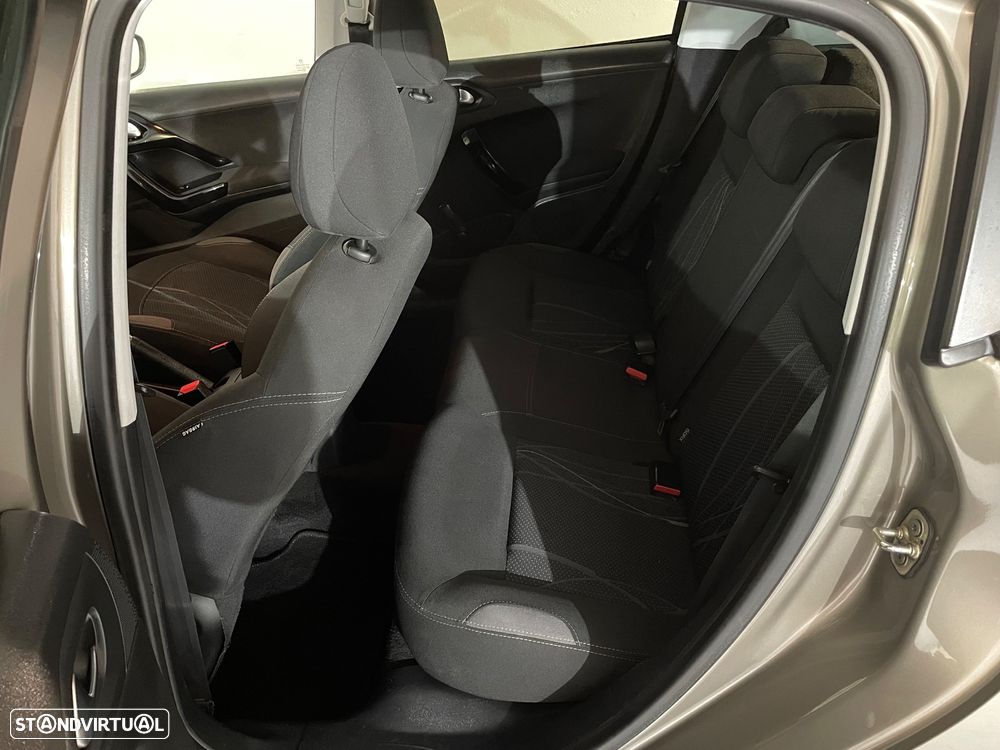 Peugeot 208 1.4 HDi - 10