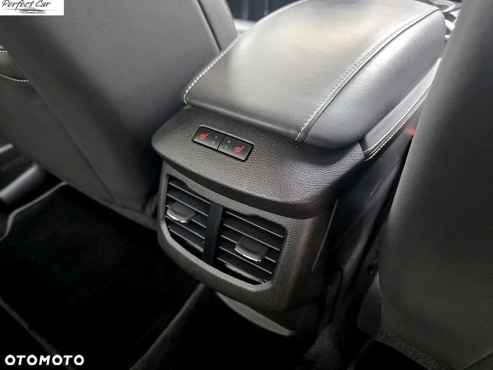 Ford Mondeo 2.0 Hybrid Vignale Plus - 28