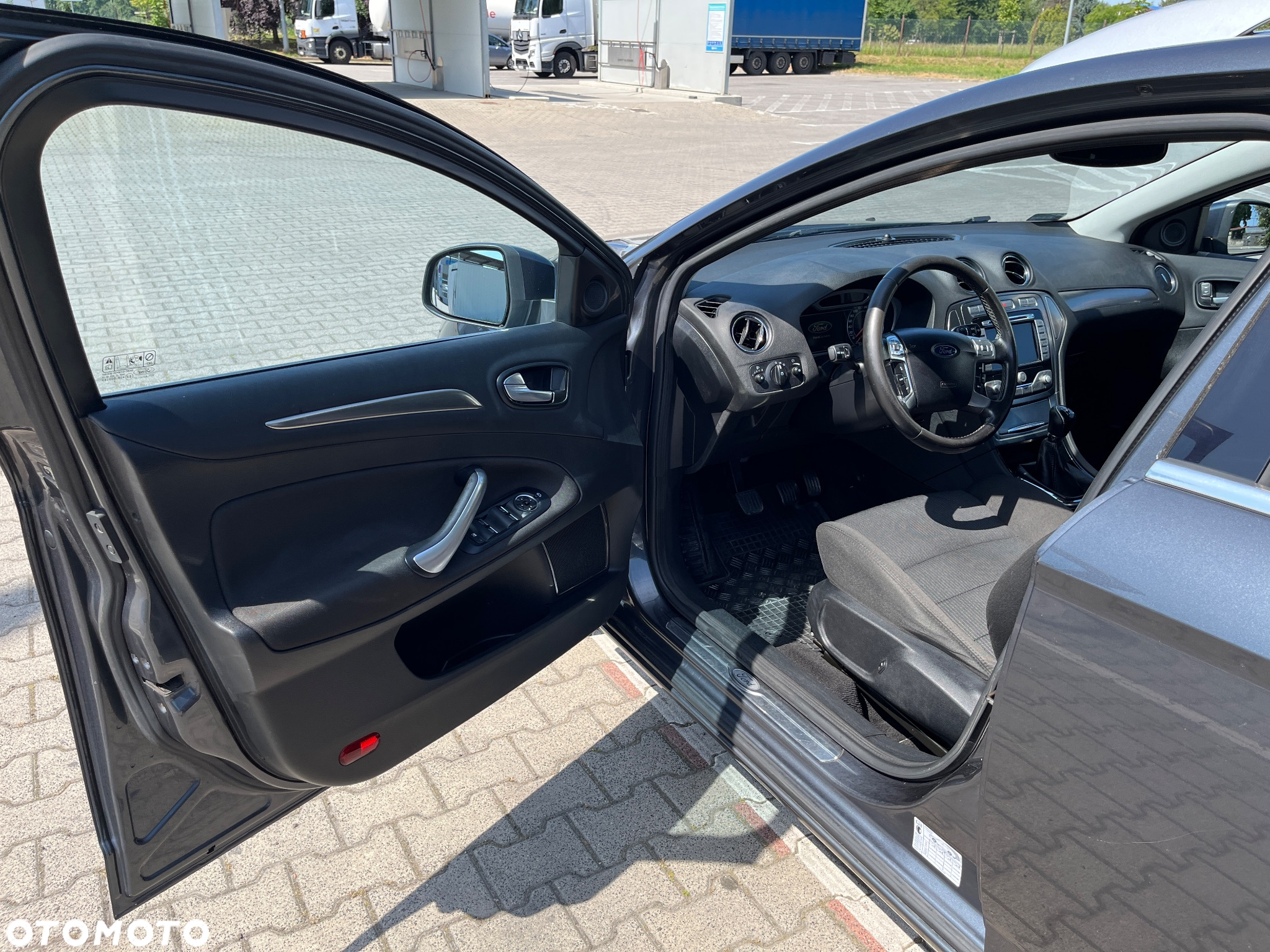 Ford Mondeo 2.0 Ambiente - 8