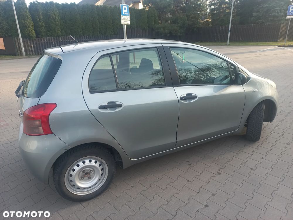 Toyota Yaris 1.3 VVT-i Luna - 4
