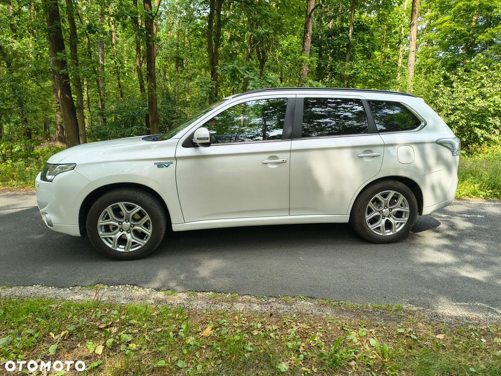 Mitsubishi Outlander Instyle NAVI + - 8