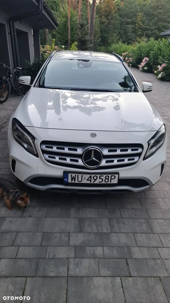 Mercedes-Benz GLA 180 7G-DCT - 4