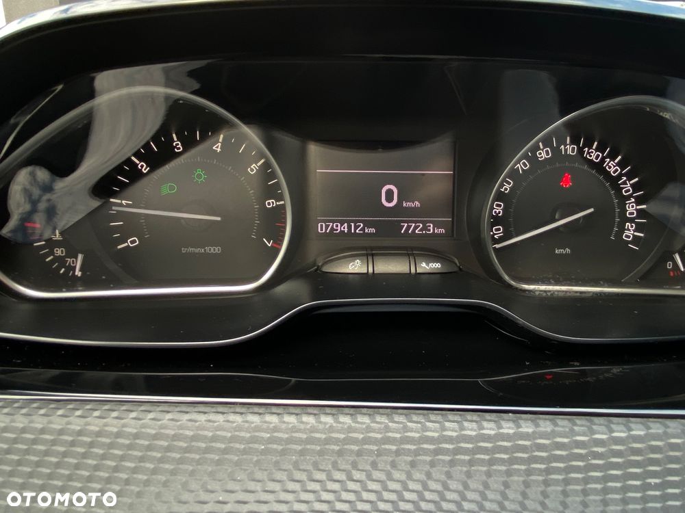 Peugeot 2008 1.2 Pure Tech Allure S&S - 13