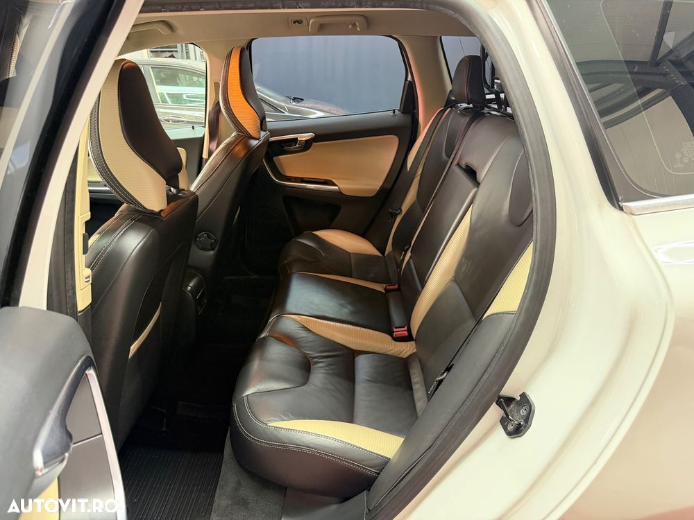 Volvo XC 60 D5 AWD Aut. RDesign - 13