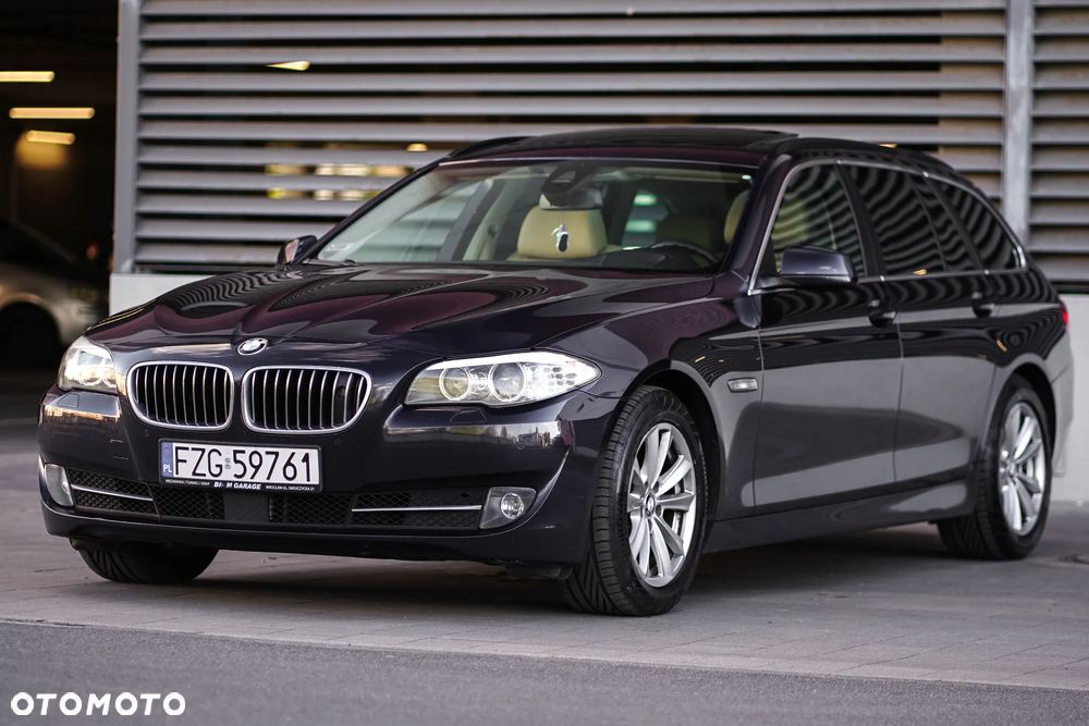 BMW Seria 5 525d xDrive Luxury Line - 10