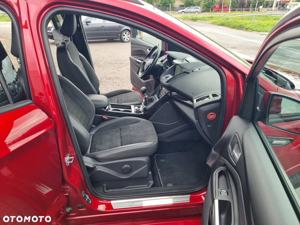 Ford Kuga 1.5 EcoBoost 2x4 ST-Line - 9