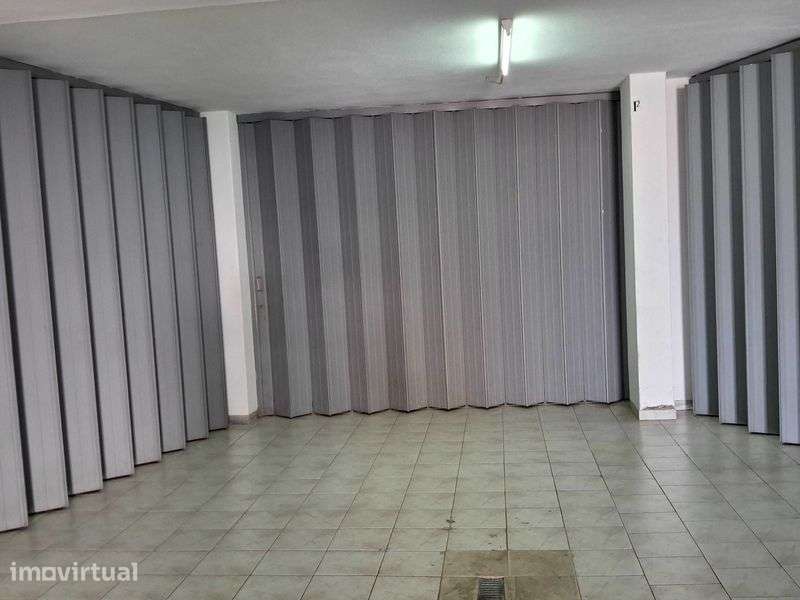 Aluga-se garagem arrecadação em Lagos - Grande imagem: 3/3