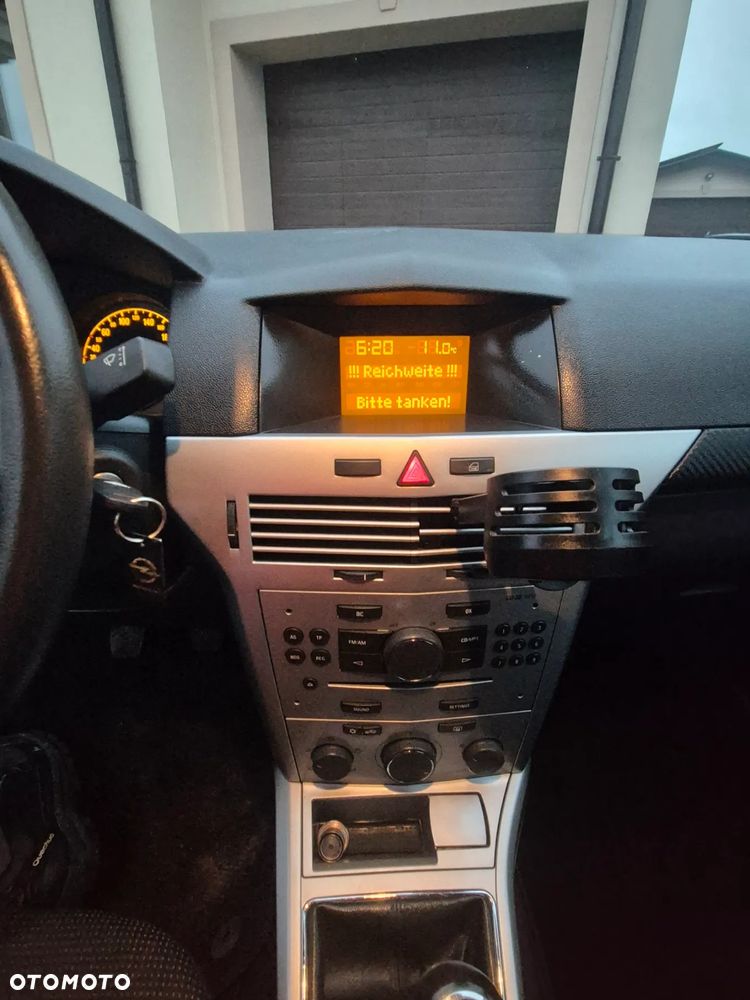 Opel Astra 1.6 Selection 110 Jahre - 32