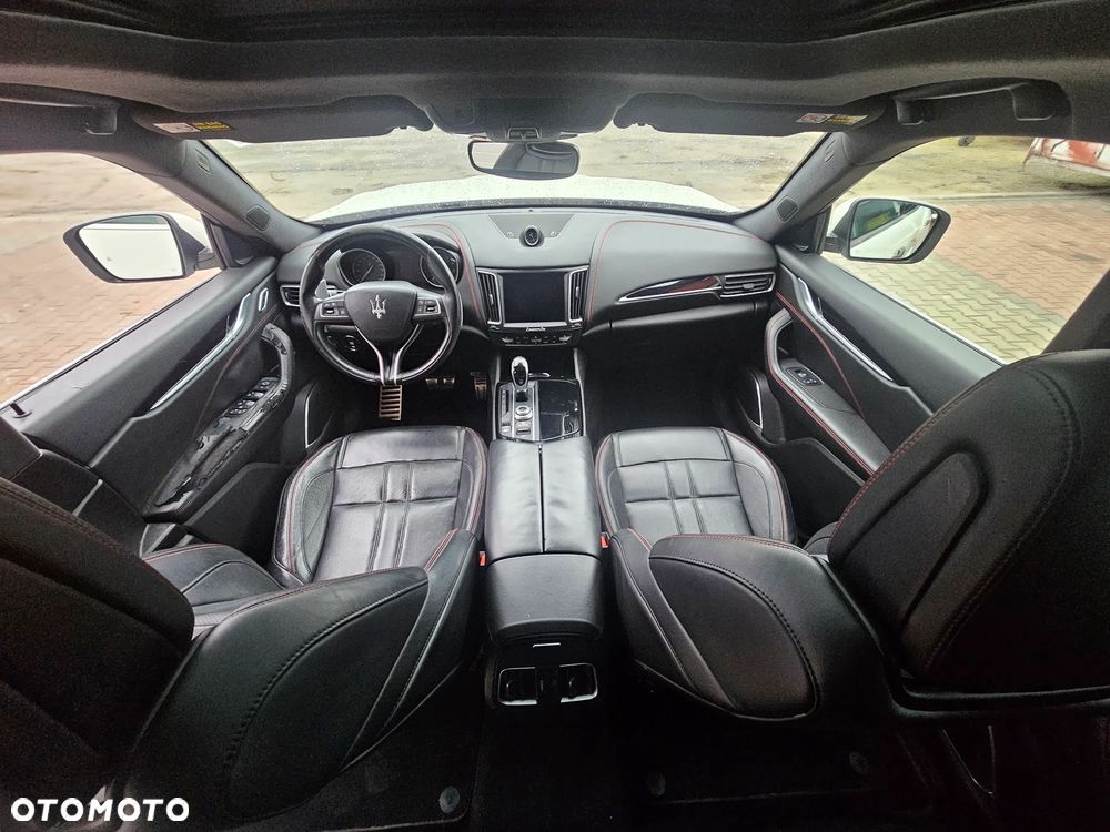 Maserati Levante S Q4 GranSport - 12
