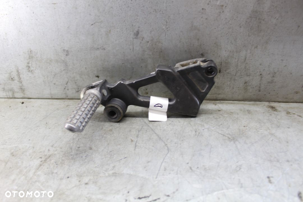 Kawasaki ZZR 1100 94-01r Set prawy pasażera podnóżek