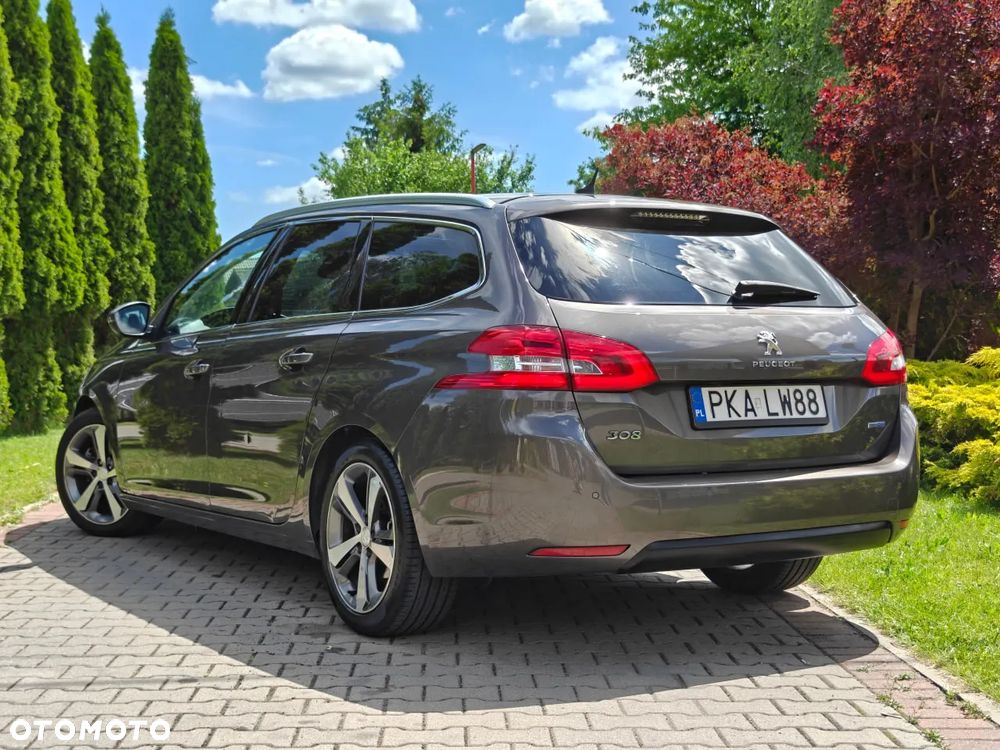 Peugeot 308 - 8
