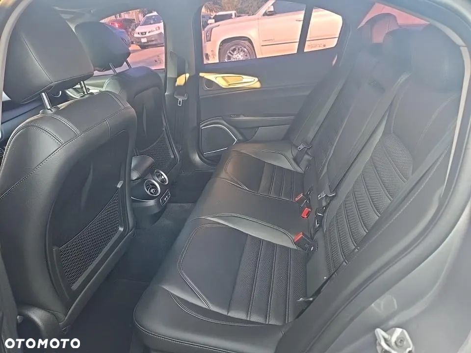 Alfa Romeo Giulia - 10