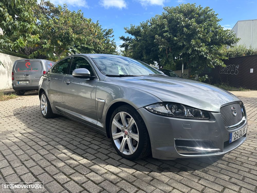 Jaguar XF 2.2 D Premium Luxury - 4
