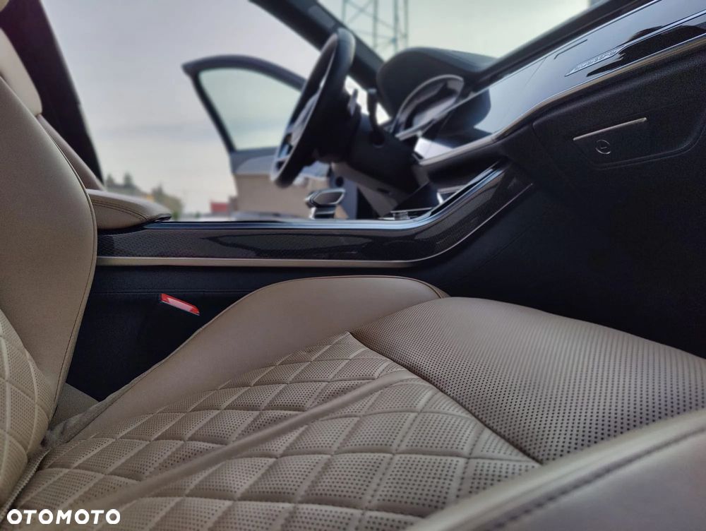 Audi S8 - 8