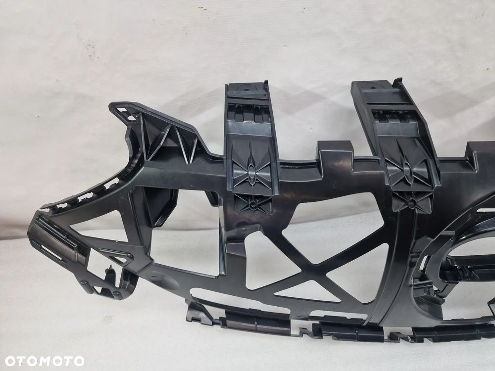 MERCEDES EQE W295 AMG WSPORNIK / STELAŻ POD ATRAPE / GRILL PRZEDNI PRZÓD + RAMKA RADARU , NR A2958883100 + A2978887300 , BARDZO ŁADNY , NIEUSZKODZONY , NR AUKCJI GL719 - 3