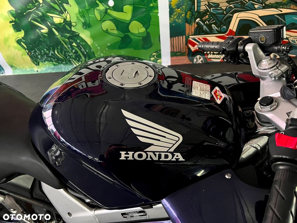 Honda VFR - 16