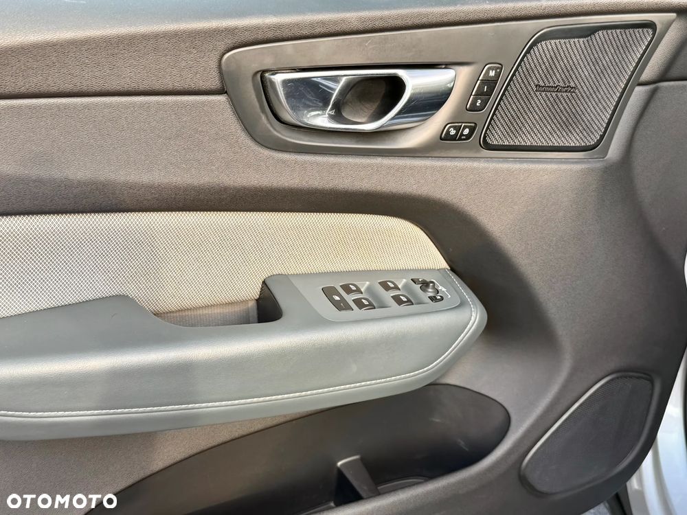 Volvo XC 60 B4 D AWD Geartronic RDesign - 38