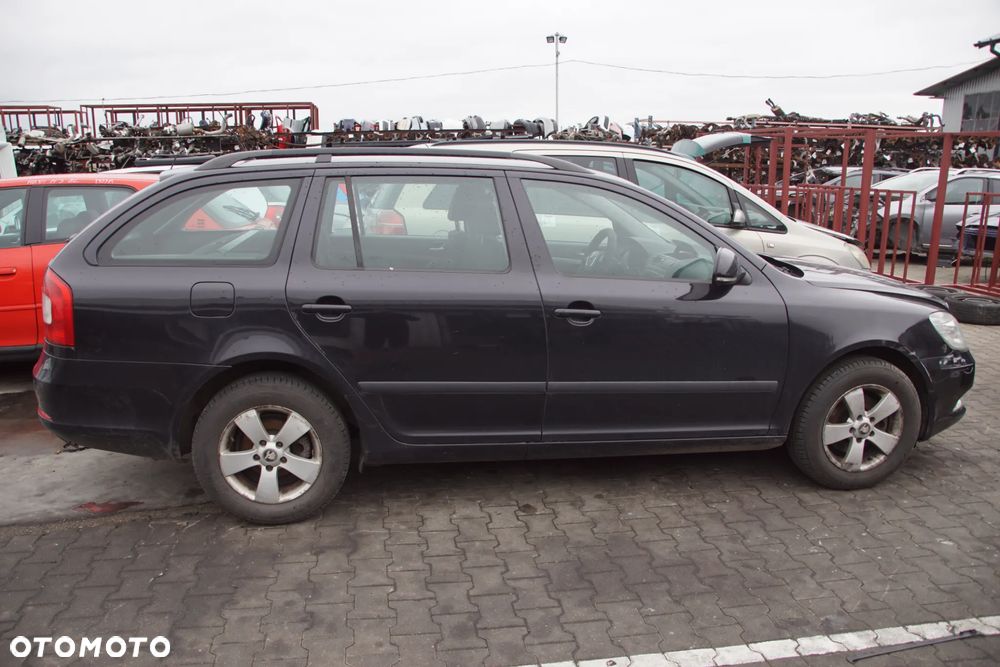 Auto na części - Skoda Octavia II Lift 1.6 TDI 105 KM CAYC LHW LF9R 2012R Silnik Skrzynia Drzwi Maska Błotnik Klapa Zderzak Lampa Lusterko Klamka Szyba Deska Kokpit Sterownik Moduł Czujnik Licznik Wyświetlacz Panel Kierownica - 3