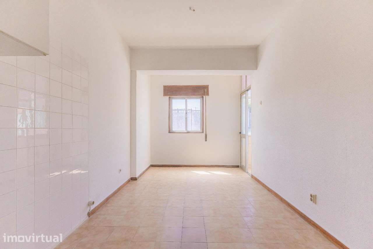 Apartamento T2 com Elevado Potencial de Valorização em Campanhã... - Grande imagem: 4/26