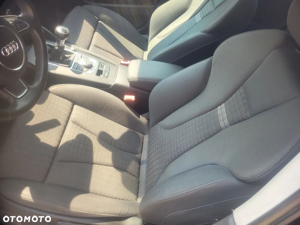 Audi A3 Sportback 1.6 TDI DPF Ambition - 9