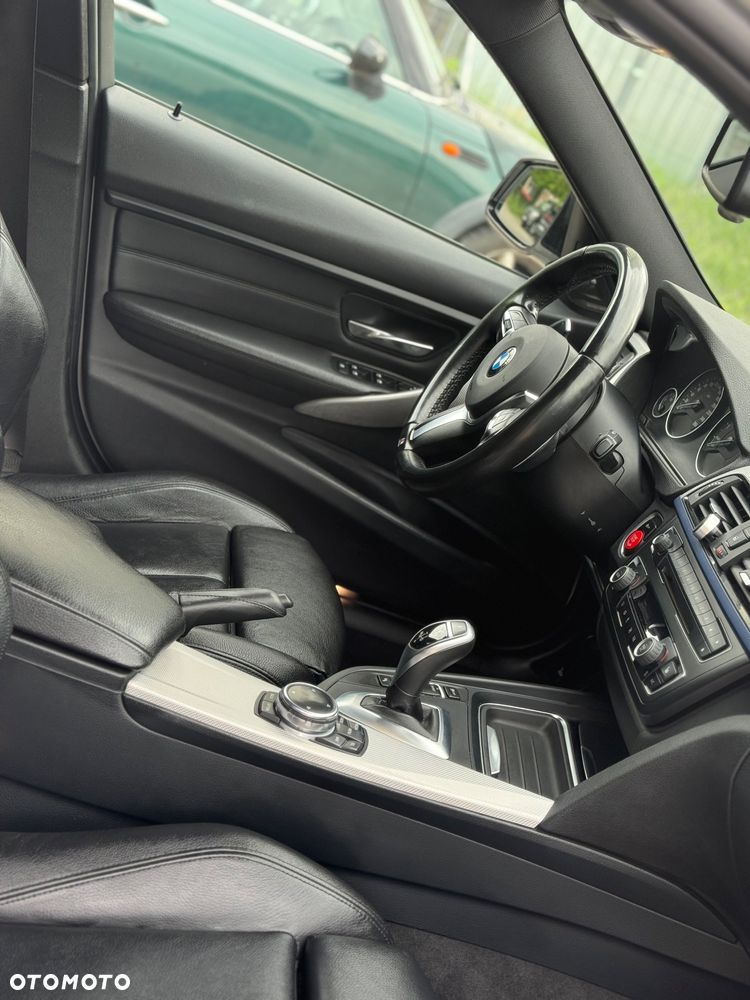 BMW Seria 3 328i xDrive - 37