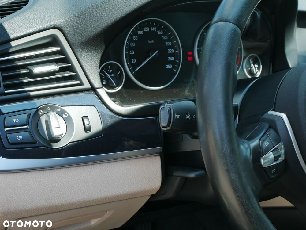 BMW Seria 5 520d xDrive - 18