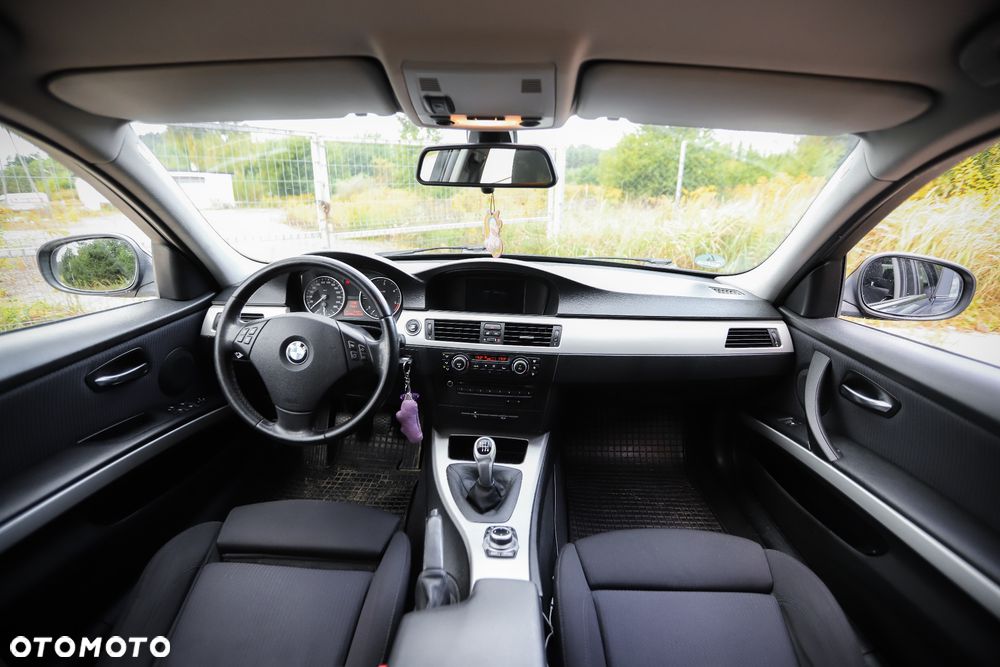 BMW Seria 3 318d - 16
