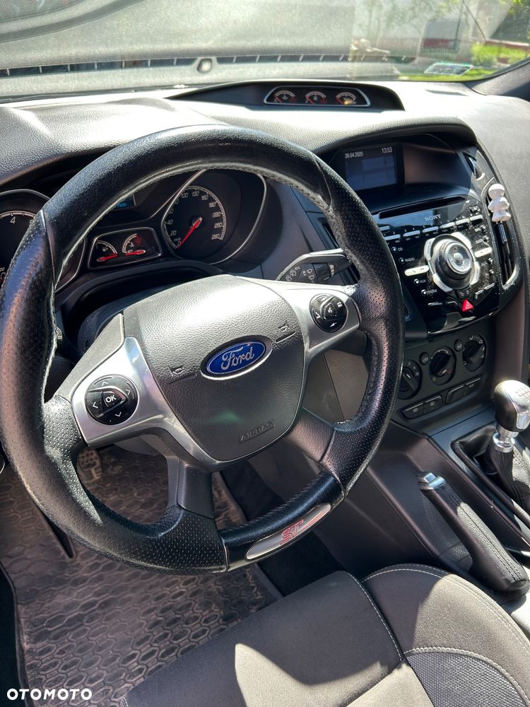 Ford Focus ST - 14