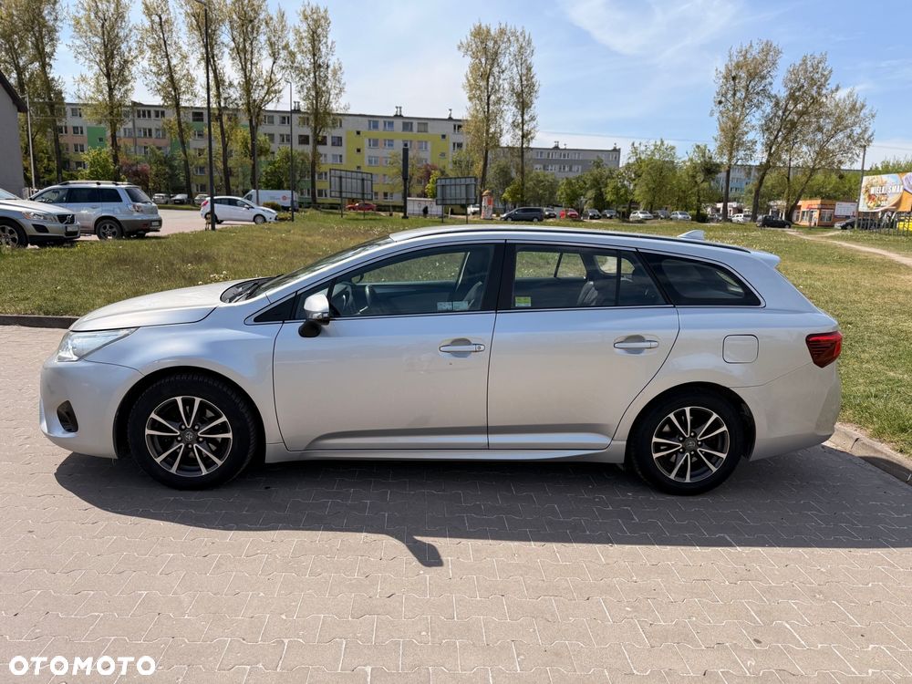 Toyota Avensis 1.8 Premium - 15
