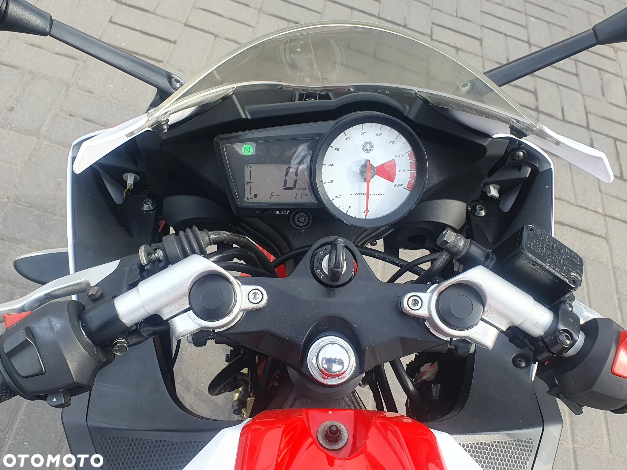 Yamaha YZF - 24