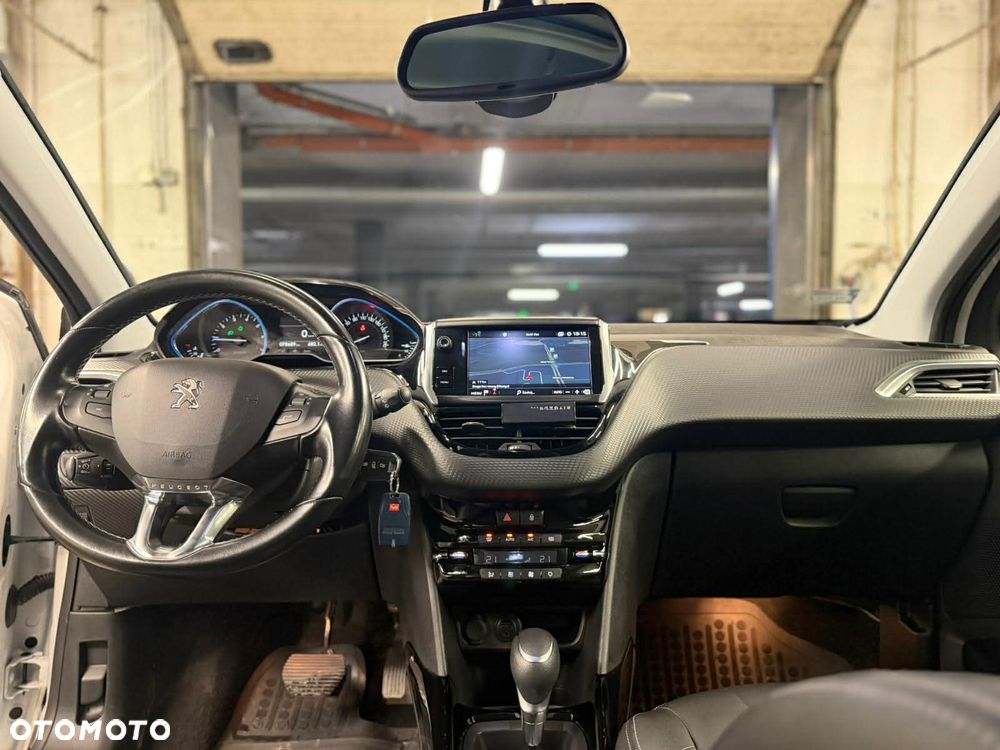 Peugeot 2008 1.2 Pure Tech Allure S&S EAT6 - 11