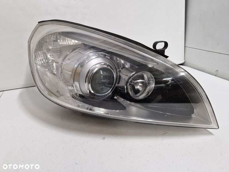 volvo s60 2 ii lampa prawy przód prawa przednia reflektor xenon ksenon uk 31299993 - 1