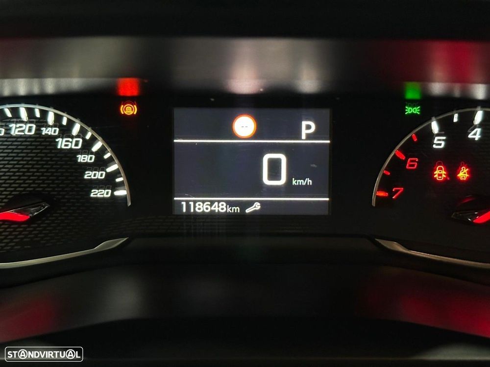 Peugeot 2008 1.2 PureTech Allure Pack EAT8 - 11