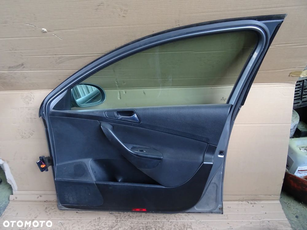 Drzwi prawy przód VW Passat B6 kombi - 3