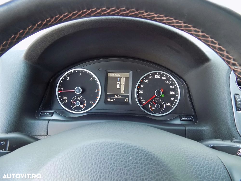 Volkswagen Tiguan 2.0 TDI DPF 4Motion BlueMotion Technology DSG Sport & Style - 16