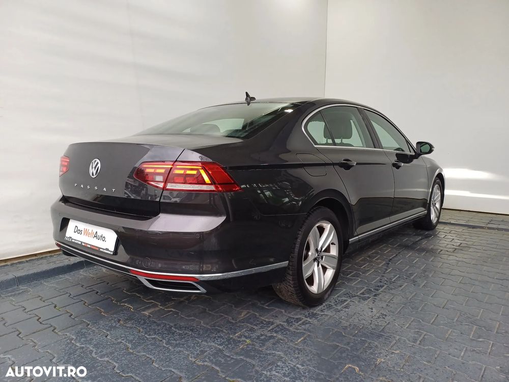 Volkswagen Passat 2.0 TDI DSG Highline - 32