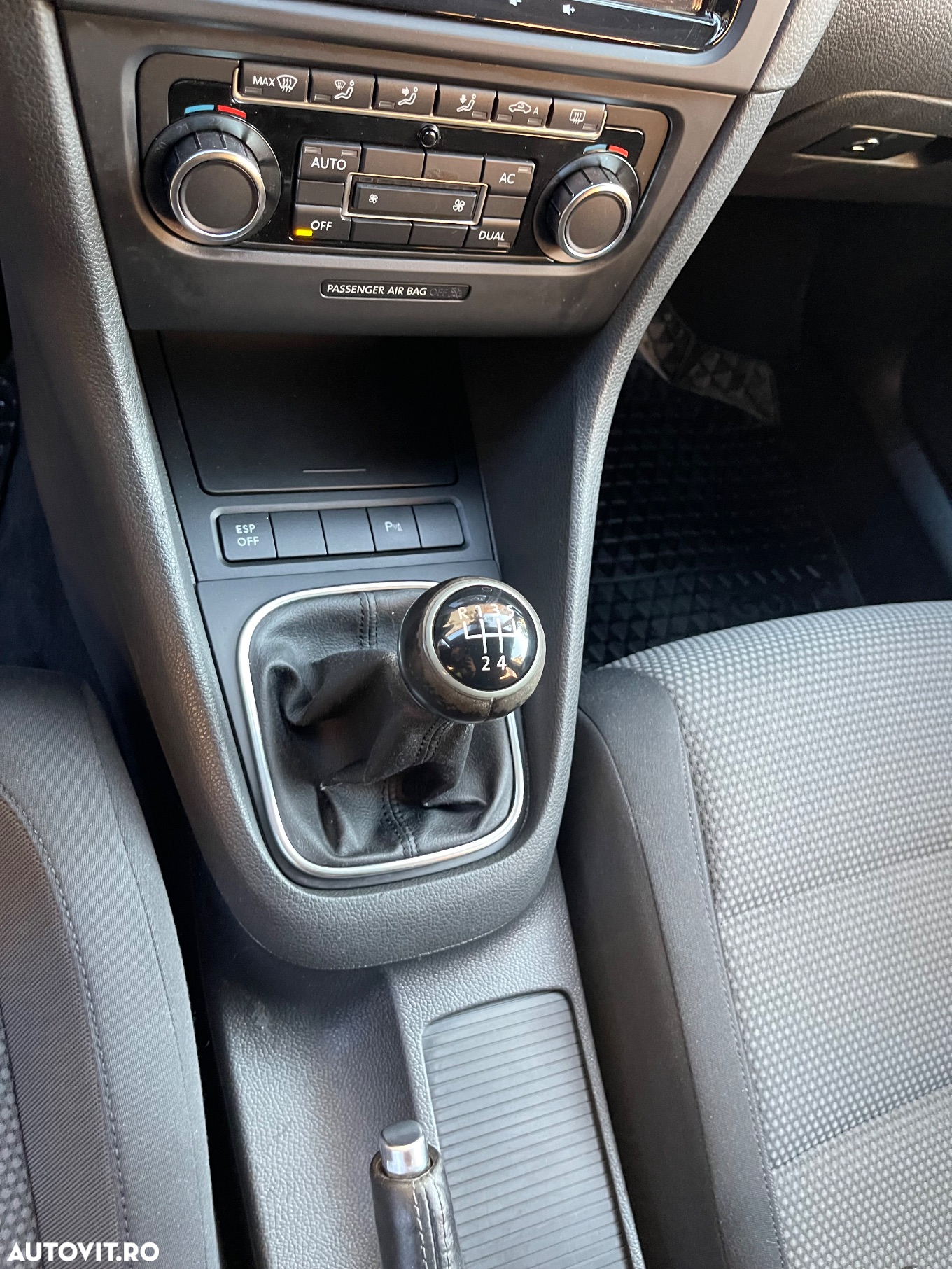 Volkswagen Golf - 10