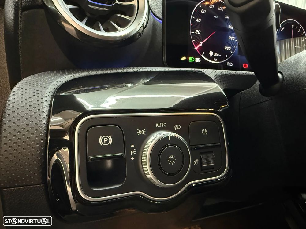 Mercedes-Benz A 250 e AMG Line - 38