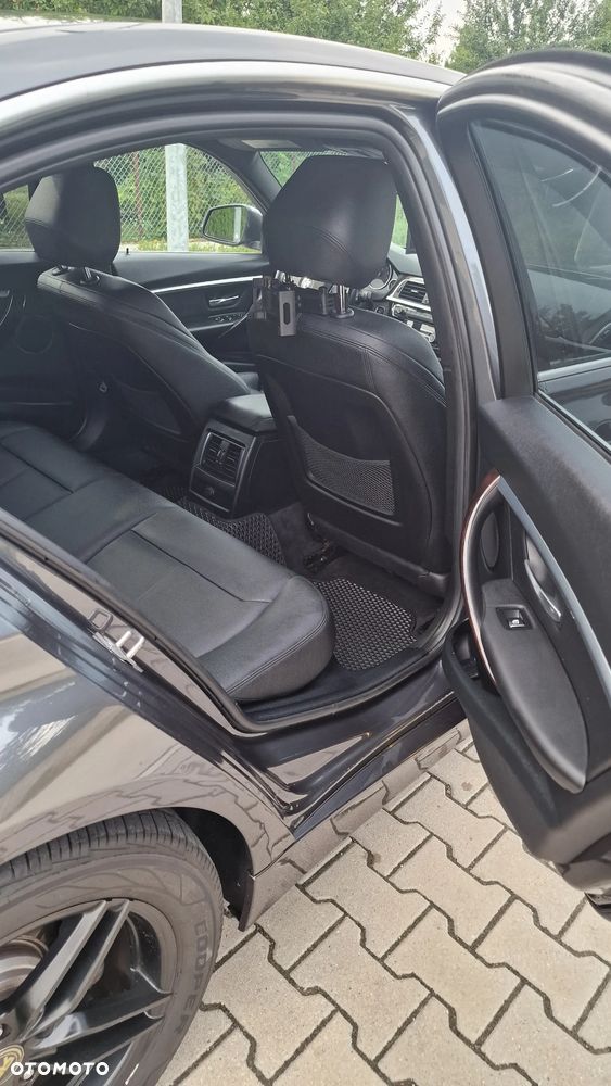 BMW Seria 3 330i xDrive Sport Line - 16