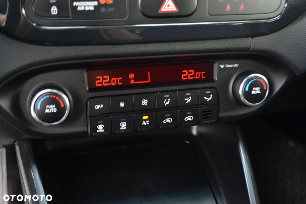 Kia Carens - 24