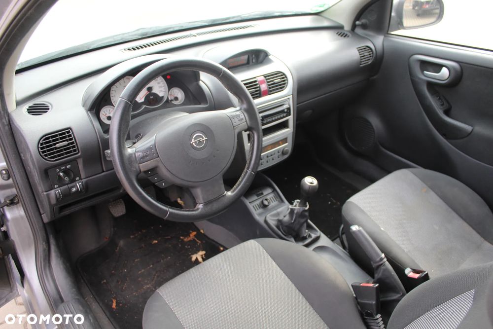 Opel Corsa 1.2 16V - 12