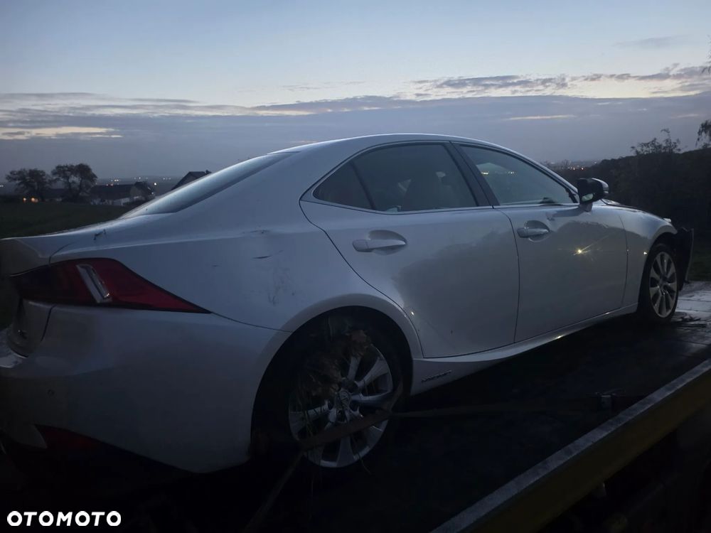 Lexus Is 2015 photo 3