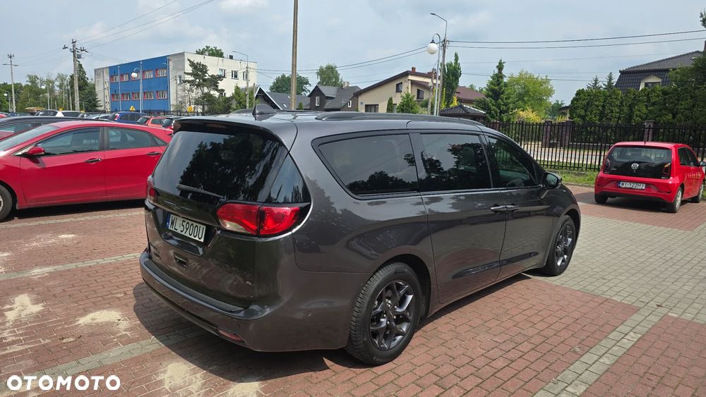 Chrysler Pacifica - 3