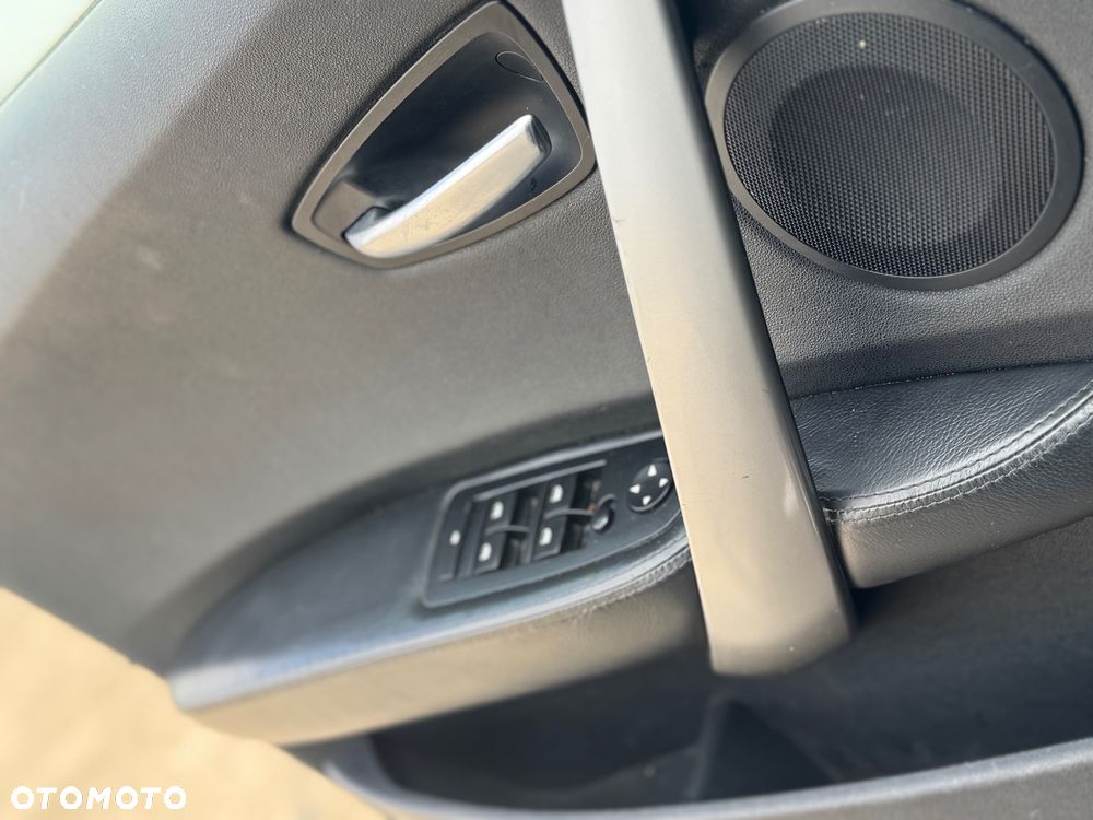 BMW Seria 1 120d DPF - 16