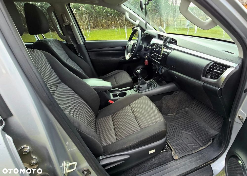 Toyota Hilux 2.4 D-4D Double Cab DLX 4x4 - 10