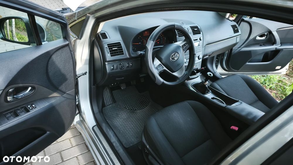 Toyota Avensis - 10
