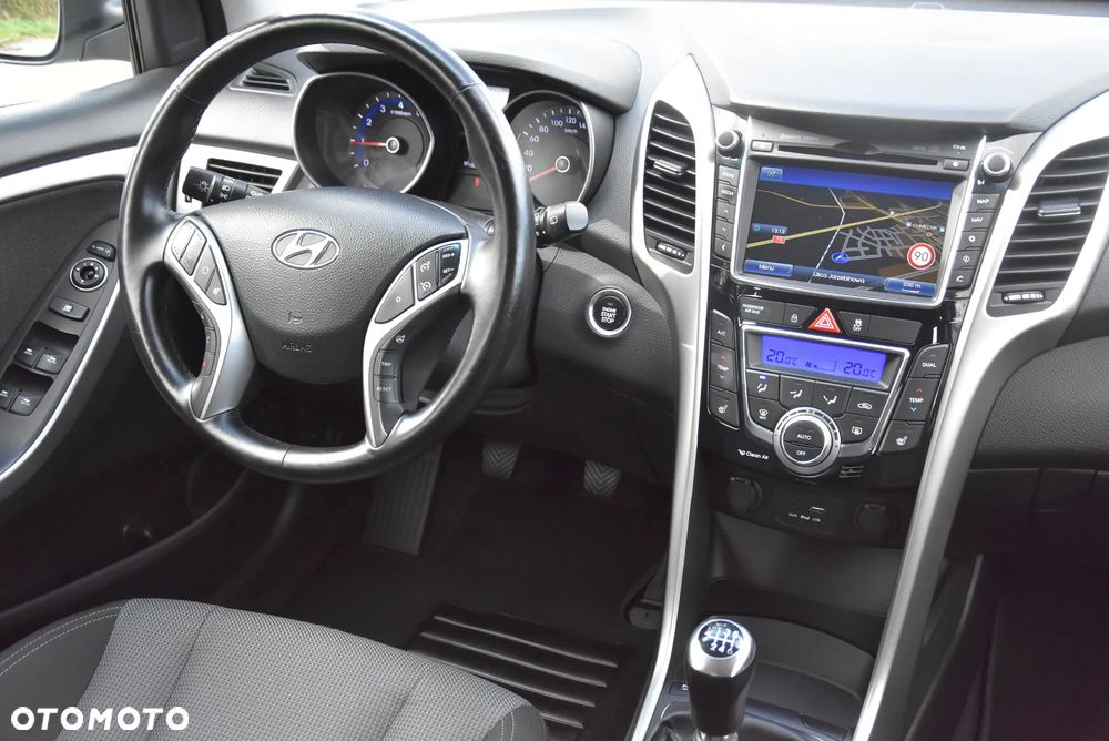 Hyundai i30 blue Kombi 1.4 YES Gold - 21