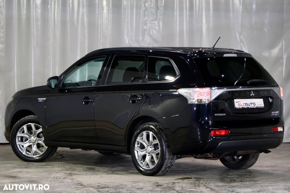Mitsubishi Outlander 2.0 4WD Plug-In Hybrid - 4