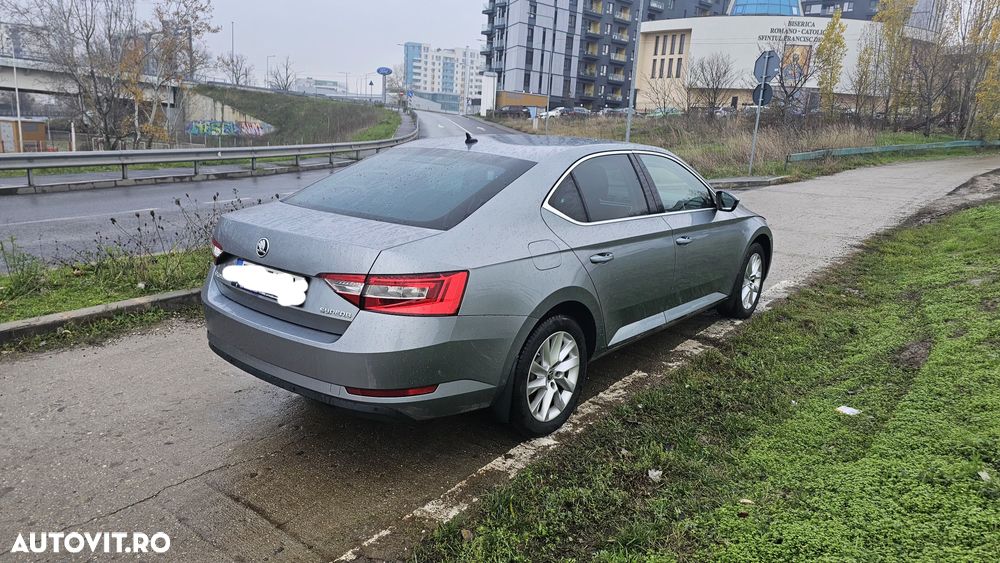 Skoda Superb 2.0 TDI Ambition - 6